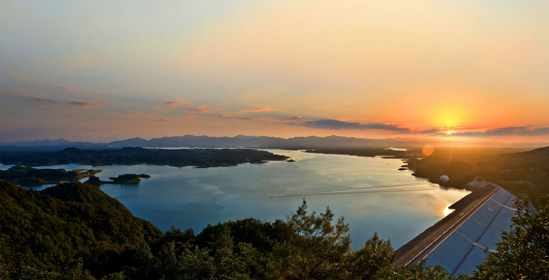 2023唐山南湖开滦旅游景区游玩攻略,龙山閣是欣赏南湖夜景的最好...【去哪儿攻略】